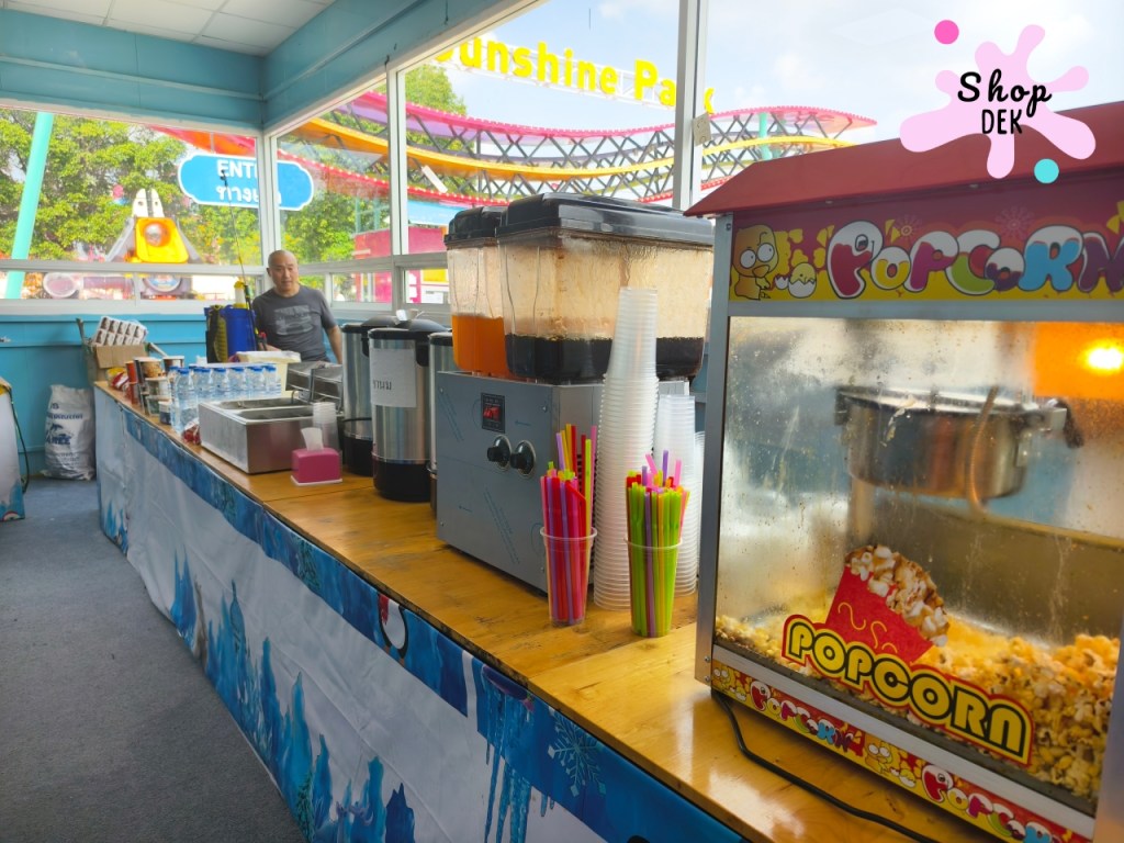 สวนสนุก แฮปปี้ ซันไชน์ ปาร์ค Happy Sunshine Park โซนด้านหน้าให้รอพักผ่อน