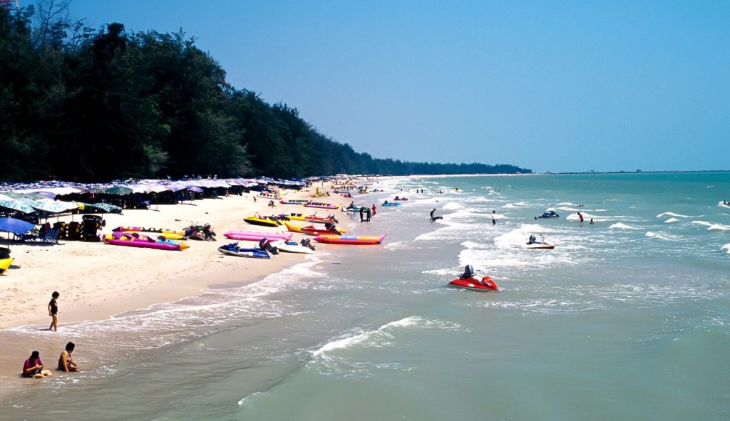 10 ที่พักชะอำติดทะเล 2026 พาลูกเที่ยววันหยุด ฟินยกครอบครัว สิ่งอำนวยความสะดวกครบ!