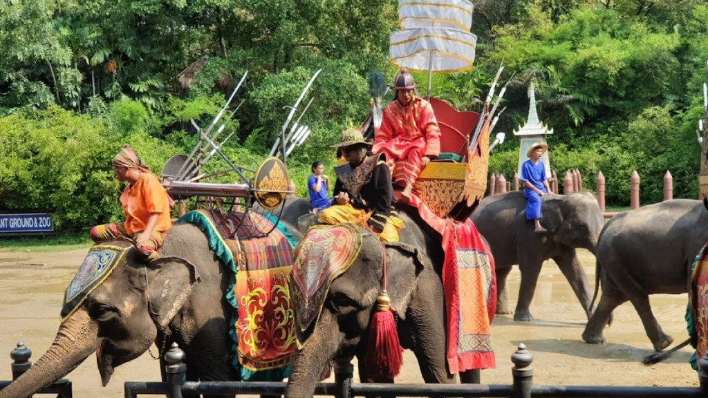 ลานแสดงช้างและฟาร์มจระเข้สามพราน (นครปฐม)