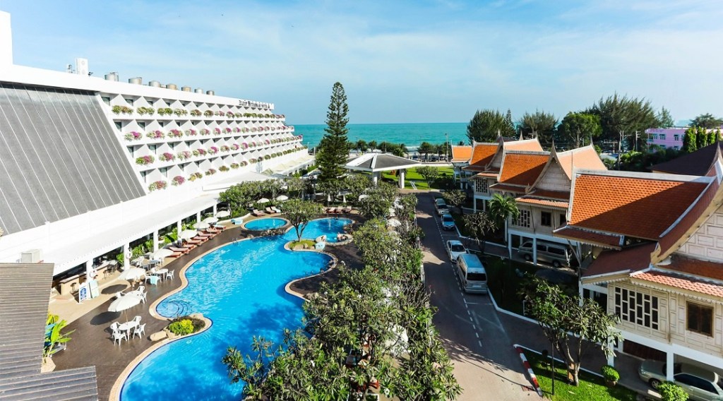 ที่พักชะอำครอบครัว : โรงแรมเมธาวลัย ชะอำ (Methavalai Hotel)