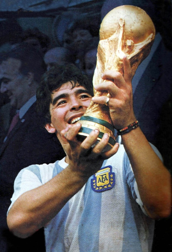 นักฟุตบอลระดับตำนานของโลก : Diego Maradona (ดิเอโก มาราโดนา)