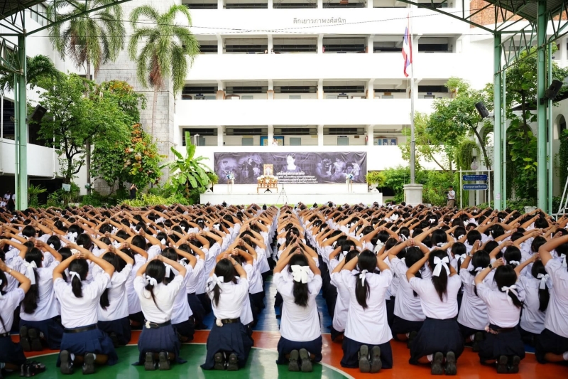 โรงเรียนหญิงล้วน : โรงเรียนสายปัญญา ในพระบรมราชินูปถัมภ์
