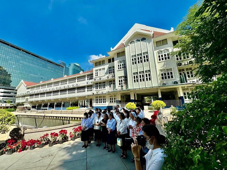 โรงเรียนหญิงล้วน : มาแตร์เดอี