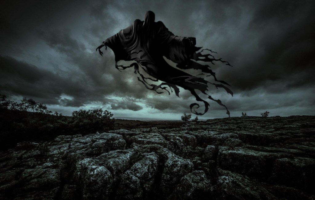 ผู้คุมวิญญาณ (Dementors) สิ่งมีชีวิตที่น่าสะพรึงกลัวที่สุดในโลกเวทมนตร์ คืออะไรและอันตรายแค่ไหน?