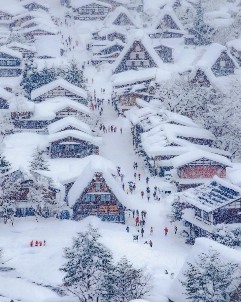 รู้จัก "หมู่บ้านฮอกส์มี้ด (Hogsmeade Village)" หมู่บ้านพ่อมดแม่มดเพียงแห่งเดียวในอังกฤษที่มีเสน่ห์ที่สุด! มีอะไรบ้าง?